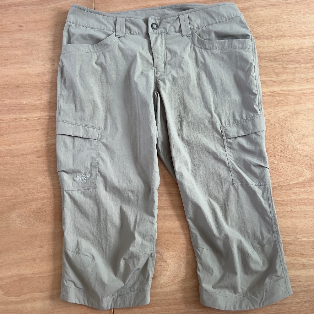 Arc'teryx nylon capri pants women's size 8 hiking outdoors camping tan beige